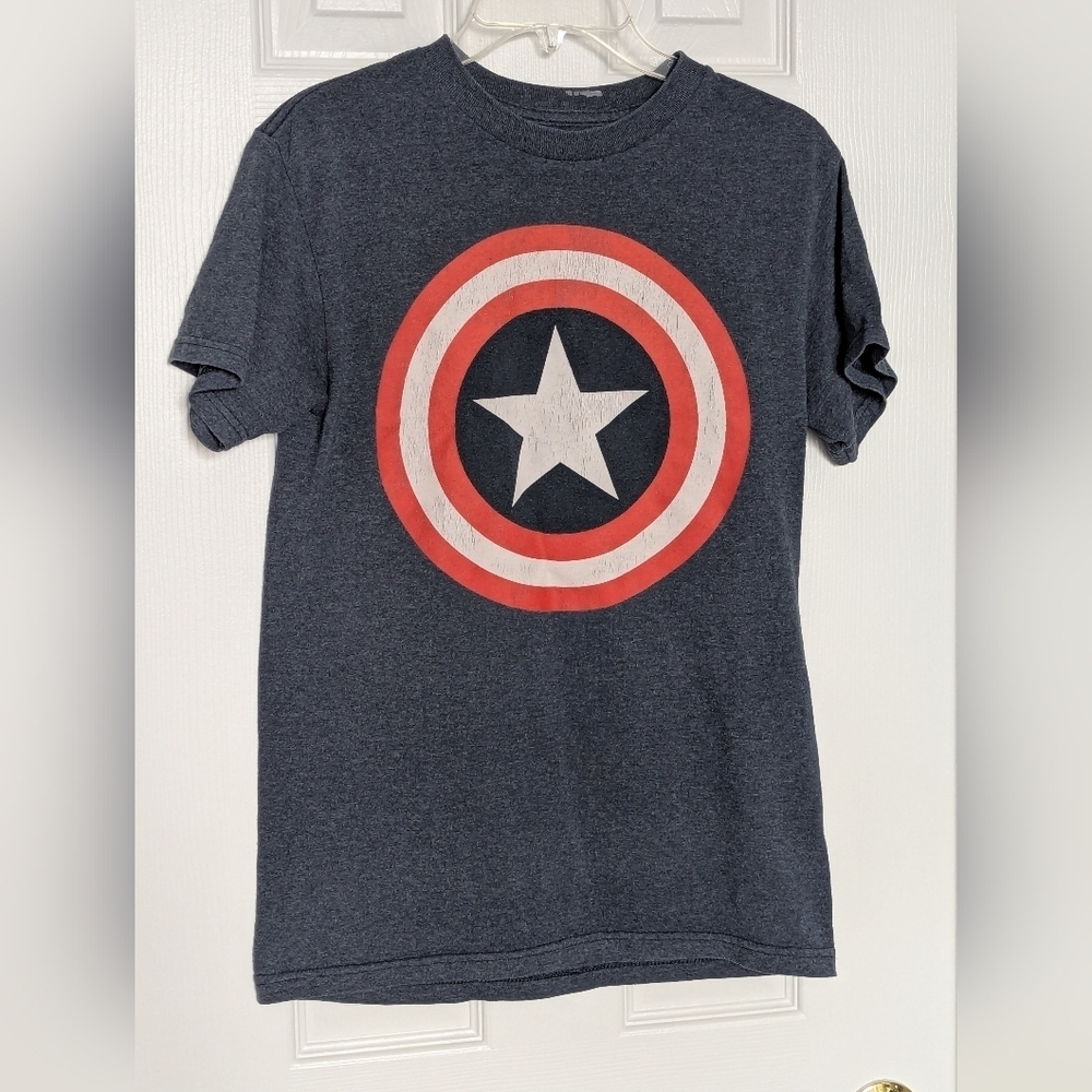 Marvel Captain America Shield Men's (Small) Distressed Short-Sleeve T-Shirt/Top